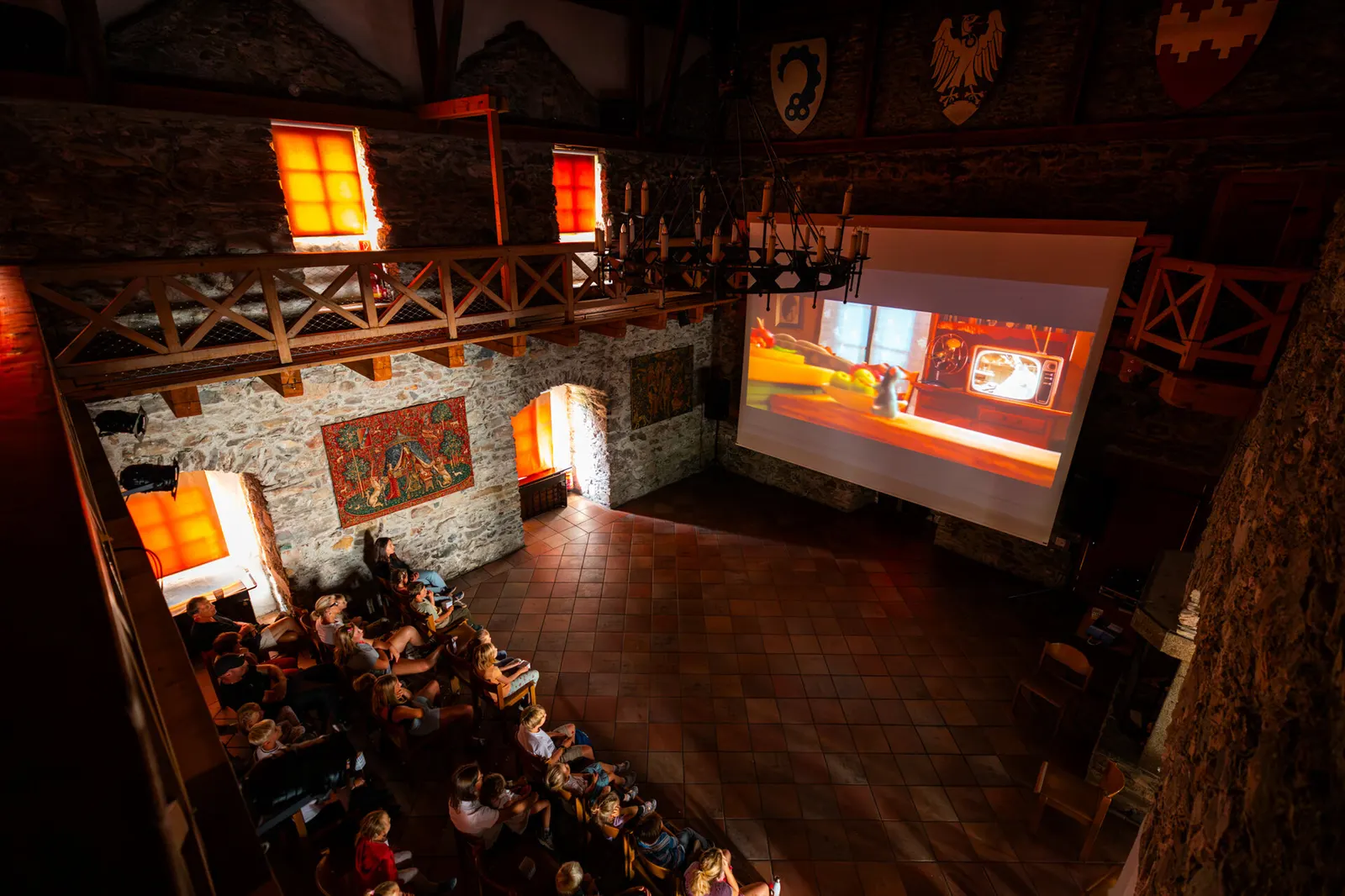 Kinderkino im historischen Gemäuer der Burg Kaprun
