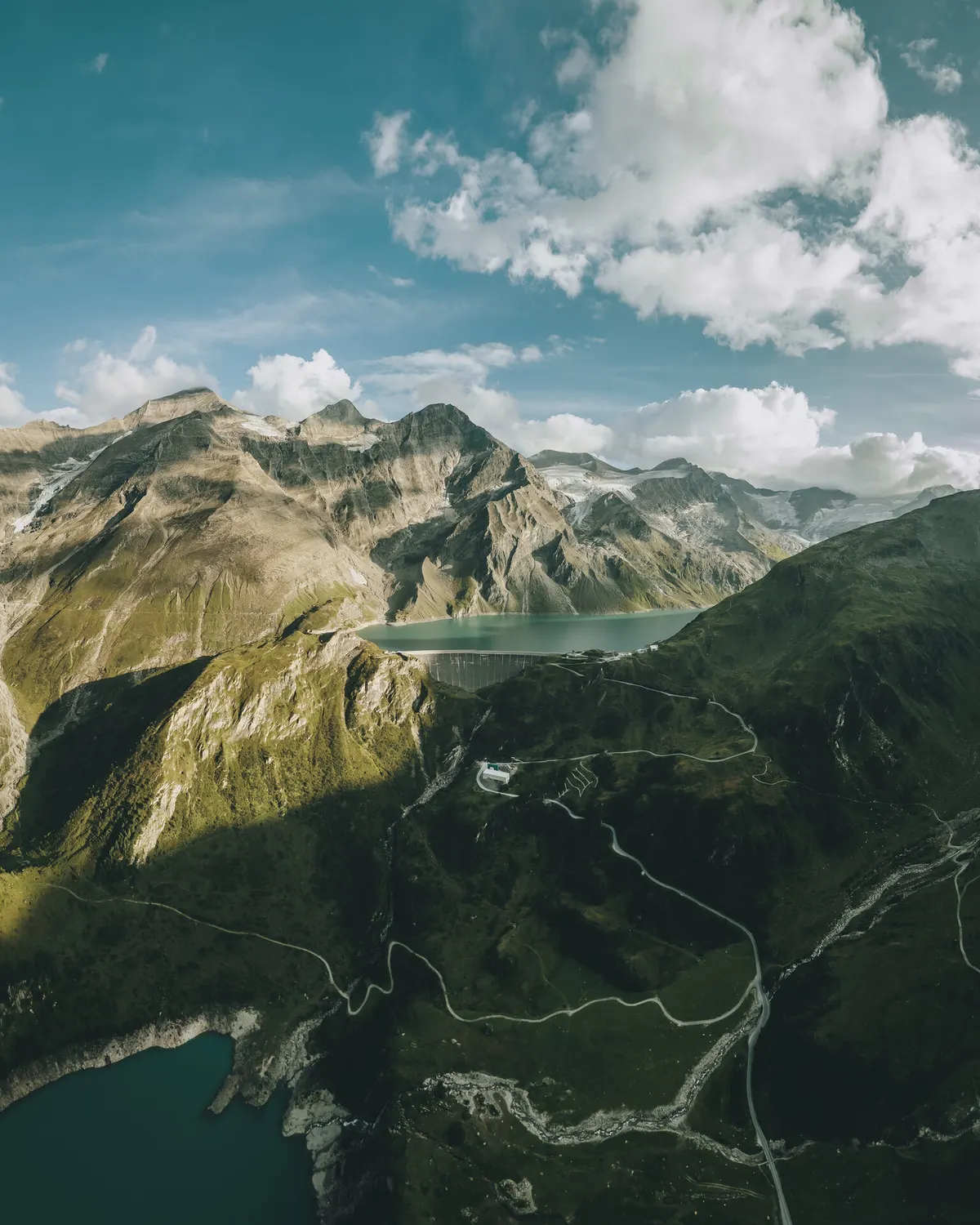 Luftaufnahme der Hochgebirgsstauseen Kaprun mit Mooserboden, Wasserfallboden und umliegenden Bergen
